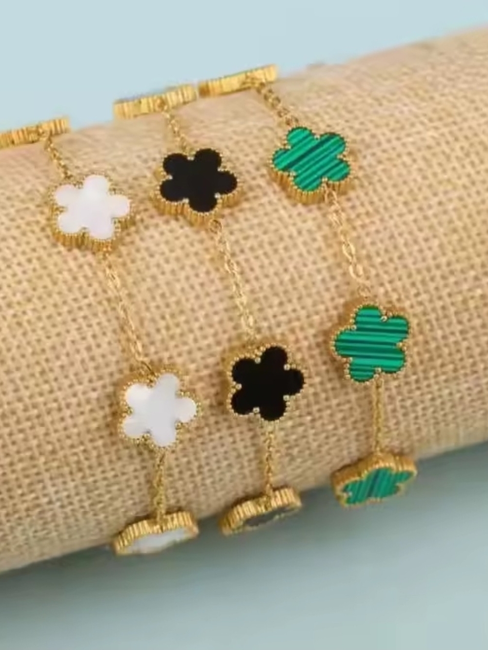 Gold Bracelet with White Clover Motifs - Picture 4 of 6